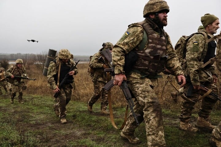 A németek és a franciák vágnának az ukrán segélyeken, az angolszászok növelnék