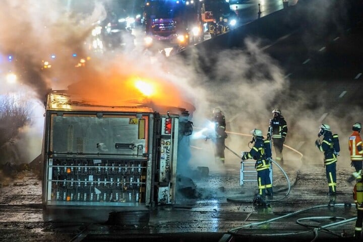 Fotó: AFP/dpa Picture-Alliance/Einsatz-Report24/Christina Häußler Áll a forgalom az M5-ös autópályán