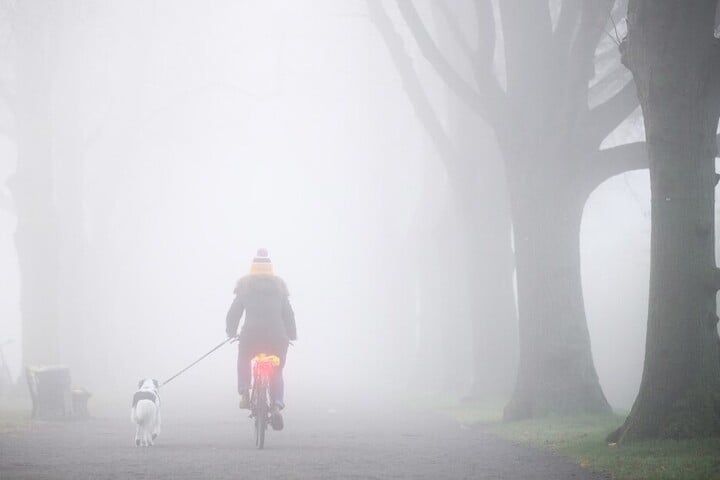 Fotó: AFP/DPA/Julian Stratenschulte Folytatódik az eseménytelen, párás, ködös idő