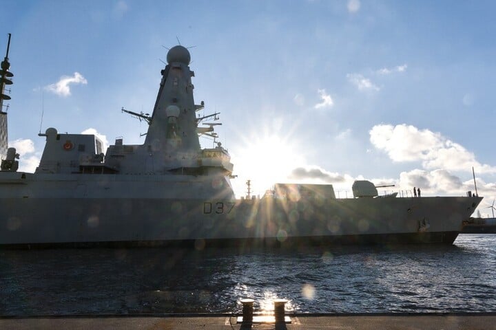 Ukrán különleges erők csaptak le az orosz „Vadászra” a Kaszpi-tengeren