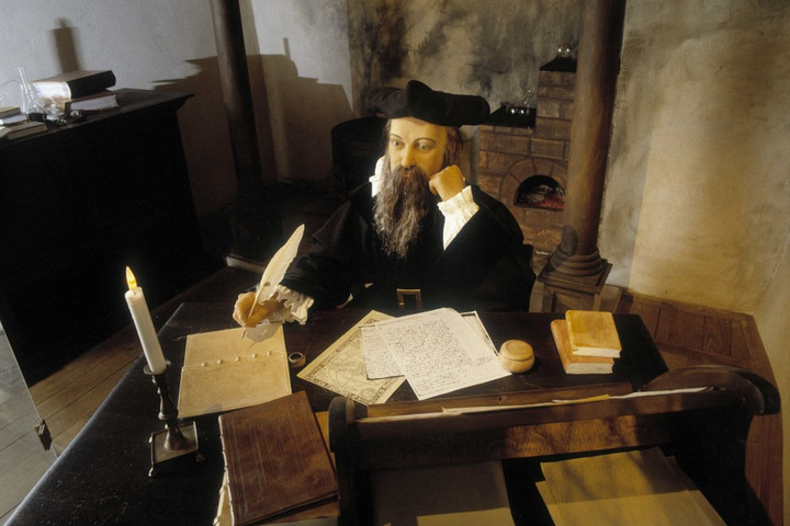Dermesztőek Nostradamus 2026-ra vonatkozó jóslatai