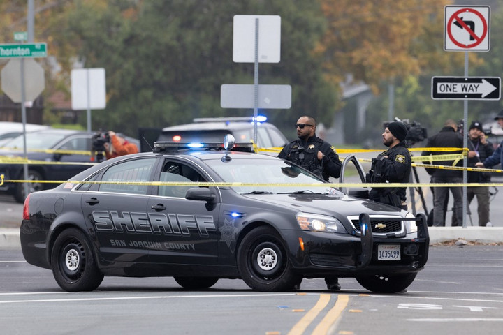 Fotó: AFP/Getty Images/Getty Images North America/Benjamin Fanjoy Az FBI 50 ezer dollárt ajánlott fel a nyomravezetőnek a kaliforniai lövöldözőkért