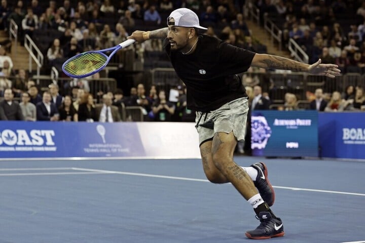 Újra pályán a balhés ausztrál