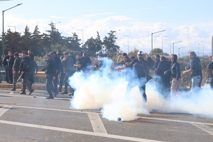 Tiltakozó gazdák csaptak össze