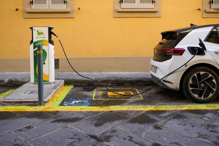 Fotó: AFP/NurPhoto/Michael Nguyen Filléres elektromos autók öntik el Európát