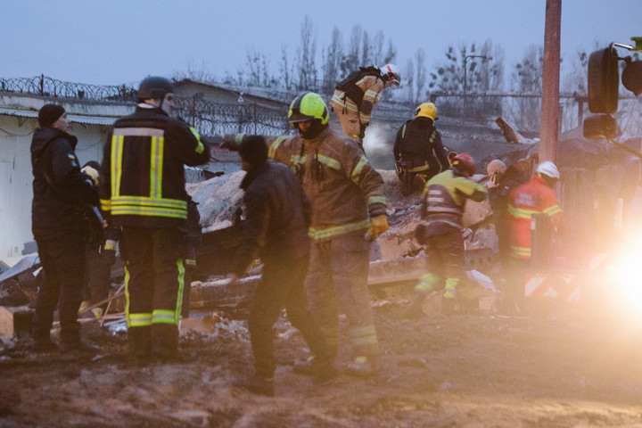 Fotó: AFP/NurPhoto/Pavlo Pakhomenko Zajlanak a háttérmunkák