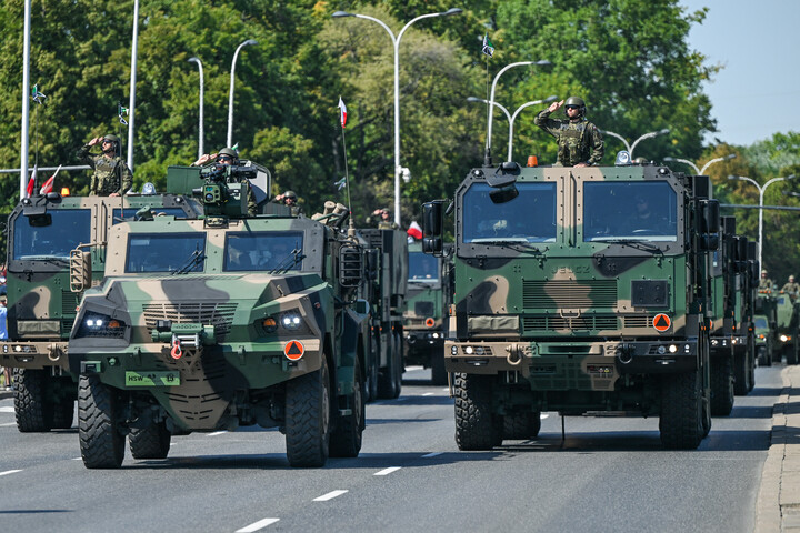 Dél-koreai rakéták lengyelországi gyártásáról írtak alá szerződést Varsóban