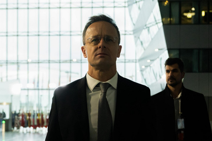 Fotó: Facebook/Szijjártó Péter A nemzetközi pénzvilág képviselői a baloldalt segítik