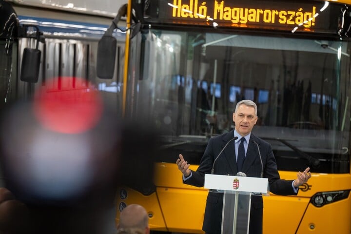 Fotó: Facebook/Lázár János Lázár János: Budapest után Debrecenben is létrehozták a közlekedési tarifaközösséget