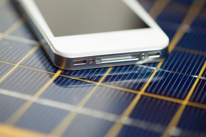 Fotó: Northfoto Hogyan tisztítsuk meg megfelelően az okostelefon töltőportját az érintkezők károsítása nélkül?