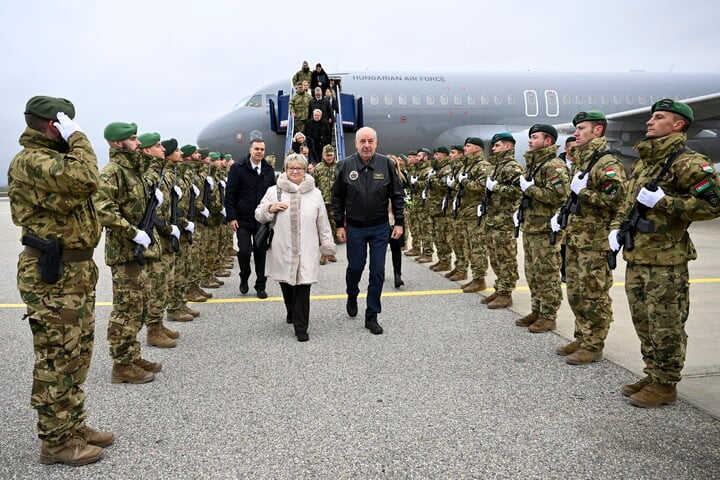 Missziós honvédeknél járt Sulyok Tamás