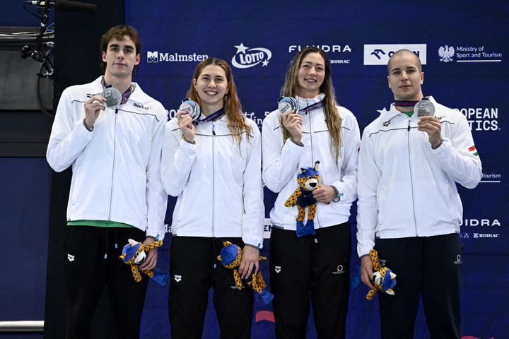 Fotó: MTI/Bodnár Boglárka Ezüstérmet nyert a 4x50 méteres mixed gyorsváltó