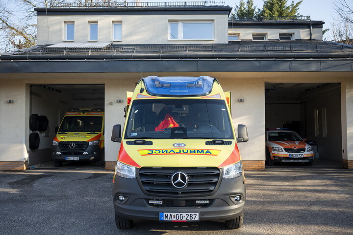 Csaknem 101 új mentőautóval bővül az Országos Mentőszolgálat flottája