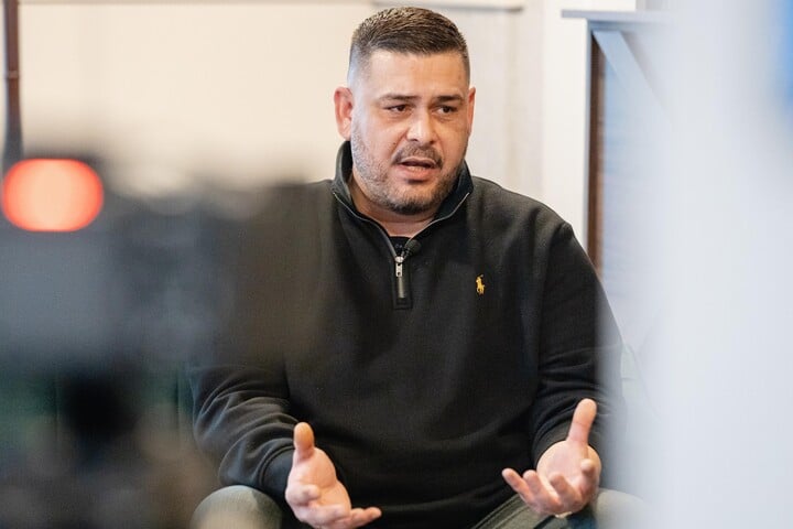 A háborúhoz vezető útról készített filmet Ábrahám Róbert