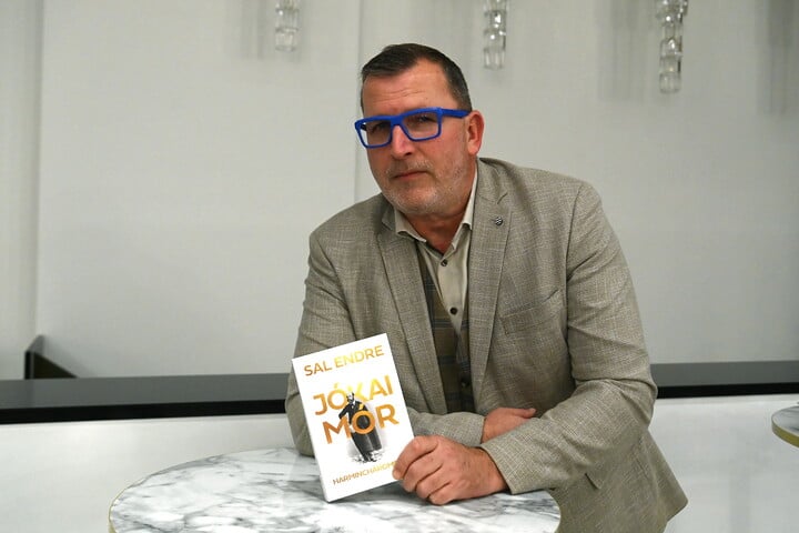 Fotó: MTI/Soós Lajos Bemutatták a Jókai Mór harmincháromszor című kötetet