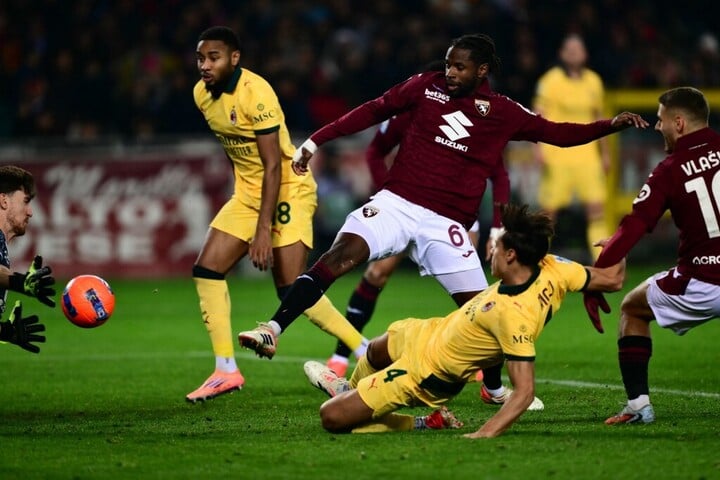 Fotó: MARCO BERTORELLO / AFP Kétgólos hátrányt fordított meg és élre állt a Milan