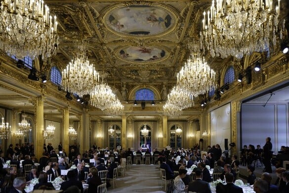 Bíróság előtt az Elysée-palota evőeszköz- és étkészlettolvajai