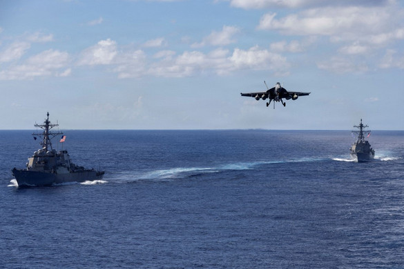 Az amerikai hadsereg Venezuela partjainál gyülekezik