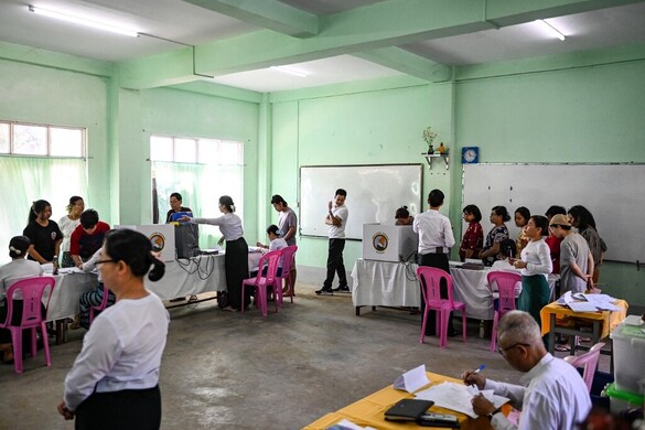 Mianmarban a hatalmon lévő junta kezdeményezésére választások kezdődtek