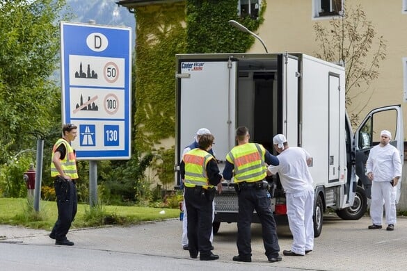 Fotó: AFP/Guenter Schiffmann Négy tonnányi húskészítményt foglaltak le Röszkén