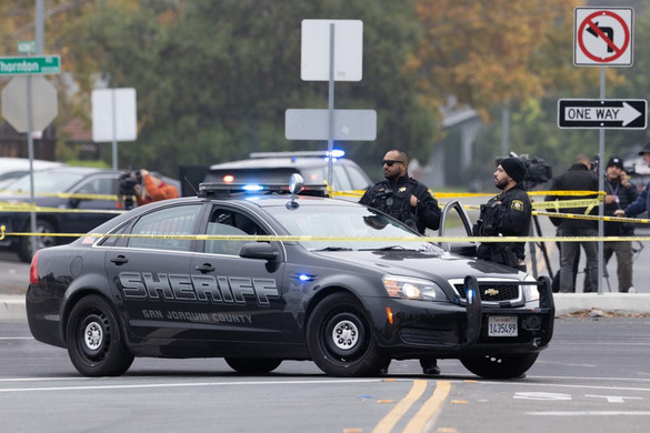 Az FBI 50 ezer dollárt ajánlott fel a nyomravezetőnek a kaliforniai lövöldözőkért