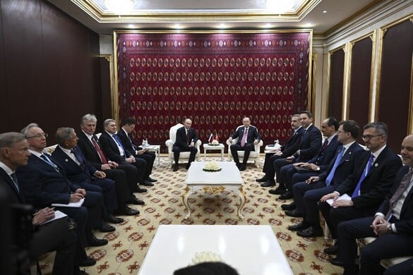 Elképesztő, kivel ült le egy asztalhoz Putyin