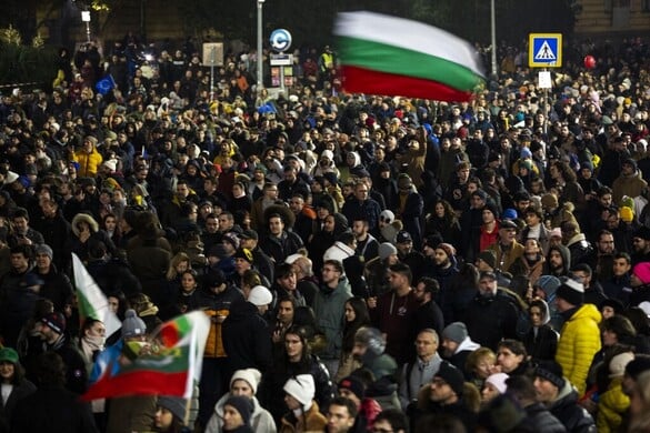 Bulgáriában tízezrek tüntettek a korrupció ellen