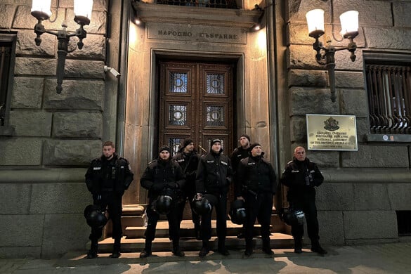 Lemondott a kormány