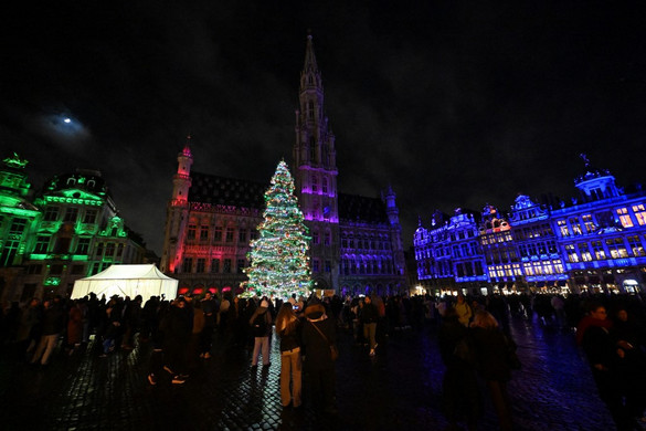 Arctalanok a betlehemi jászol körüli alakok a brüsszeli főtéren + VIDEÓ