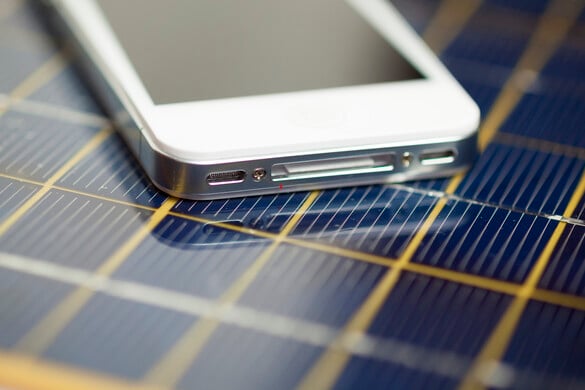 Fotó: Northfoto Hogyan tisztítsuk meg megfelelően az okostelefon töltőportját az érintkezők károsítása nélkül?