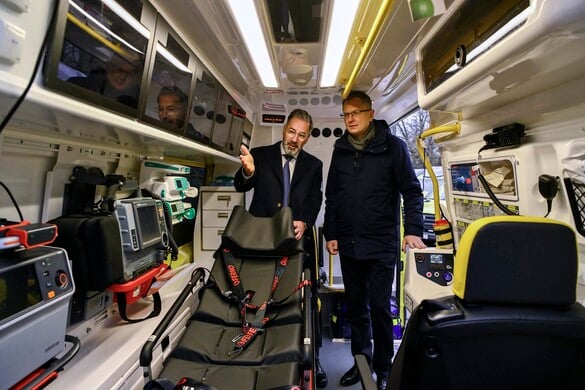 Negyvenhárom új mentőautó áll szolgálatba