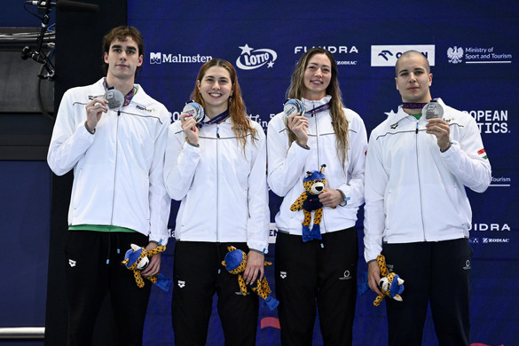 Ezüstérmet nyert a 4x50 méteres mixed gyorsváltó