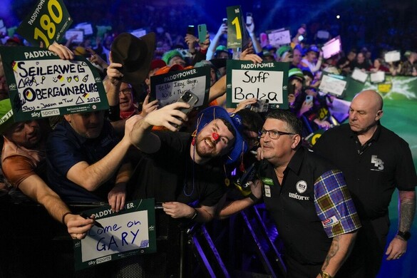 Darts-vb: Gary Anderson és Gian van Veen is negyeddöntős