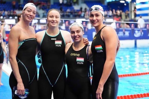 Országos rekordot úszott a női 4x50 méteres gyorsváltó