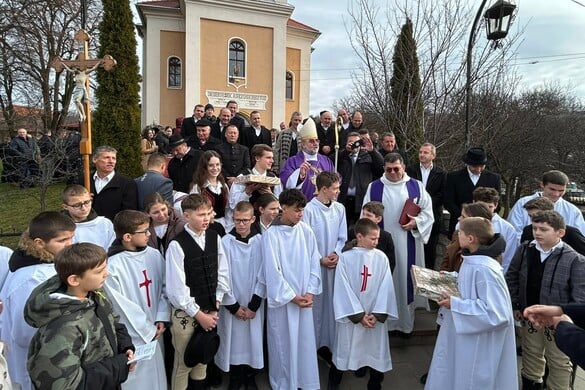 Fotó: Facebook/Soltész Miklós Soltész Miklós: A családba, nemzetbe, kereszténységbe vetett hit erősítése a megmaradást segíti