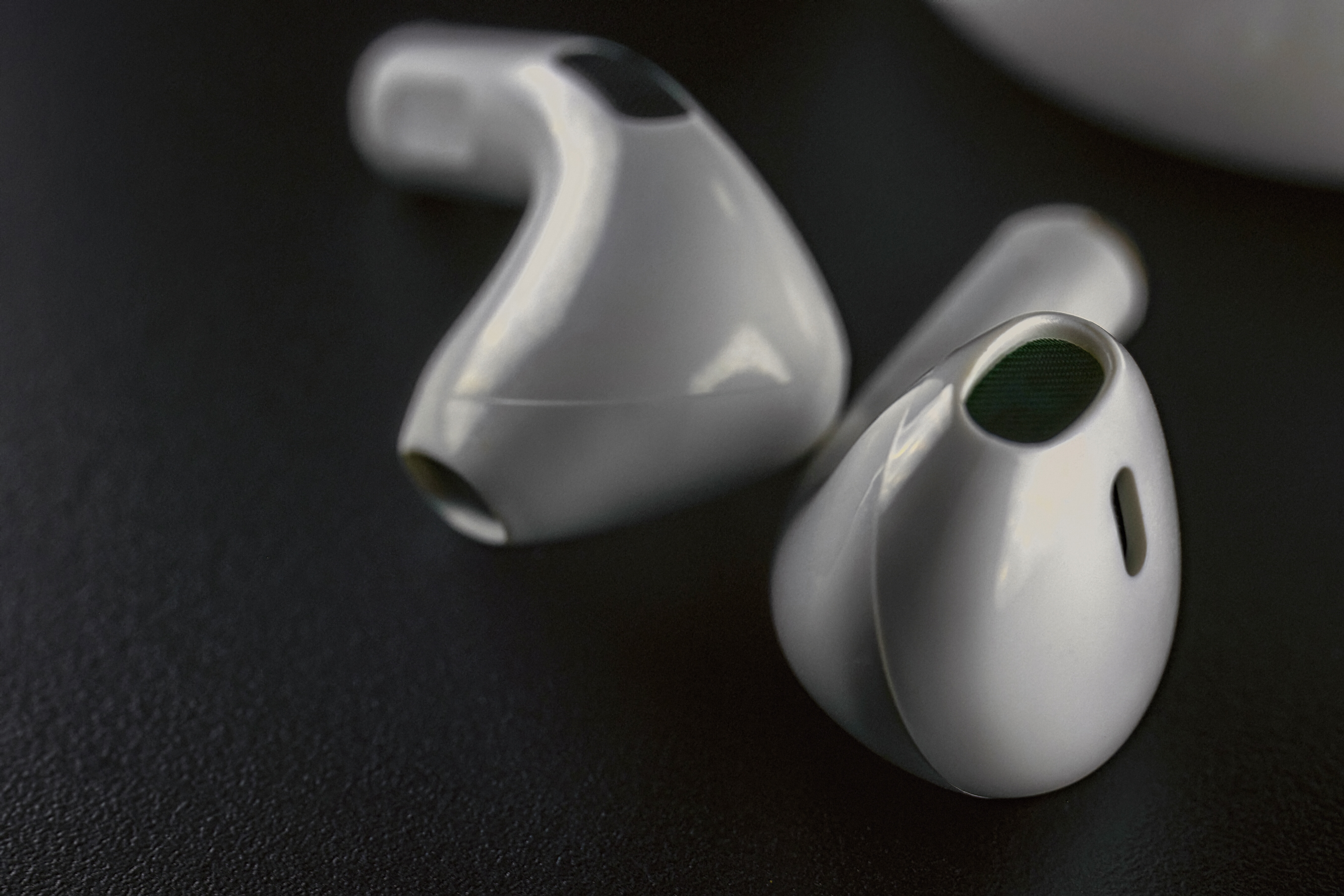 A dán titkosszolgálat figyelmeztetett az Apple fülhallgatók veszélyeire