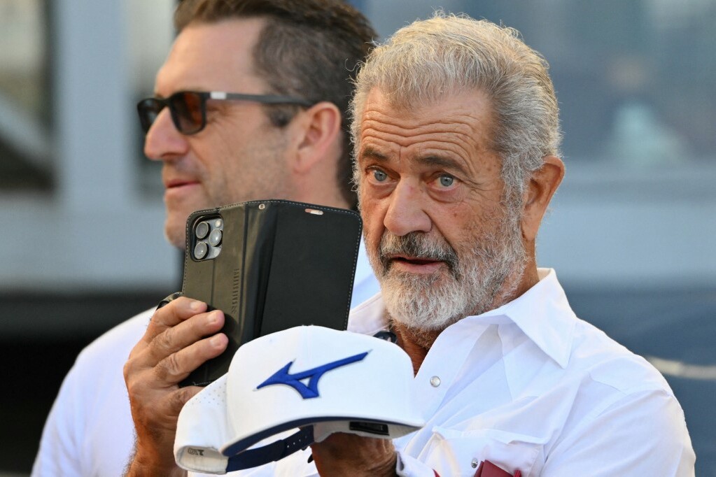 Mel Gibson az AS Roma és a Hellas Verona labdarúgó-mérkőzés előtt a római Olimpiai Stadionban