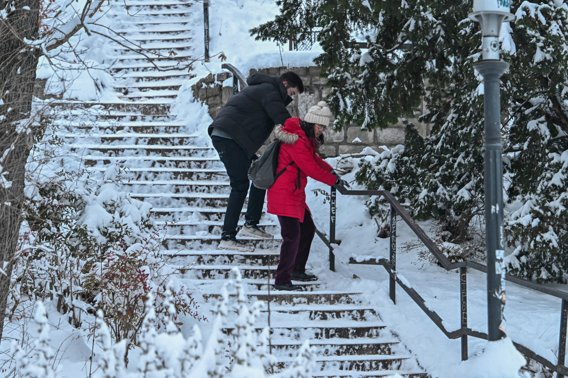 Jó ötlet volt feljönni a Gellért-hegyre, de lefelé már kevésbé szórakoztató a csúszós lépcsőn