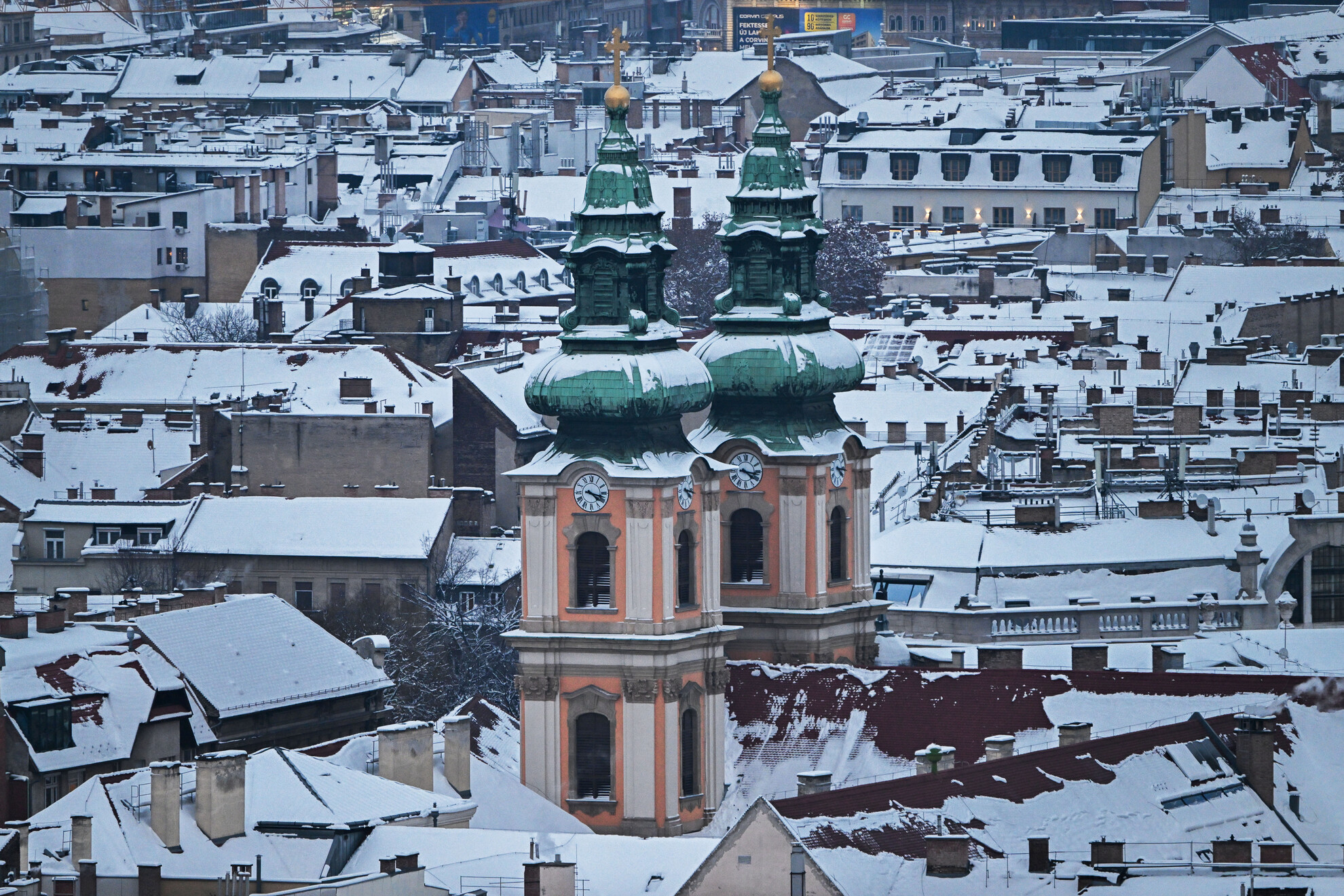Budapest hófödte látképe