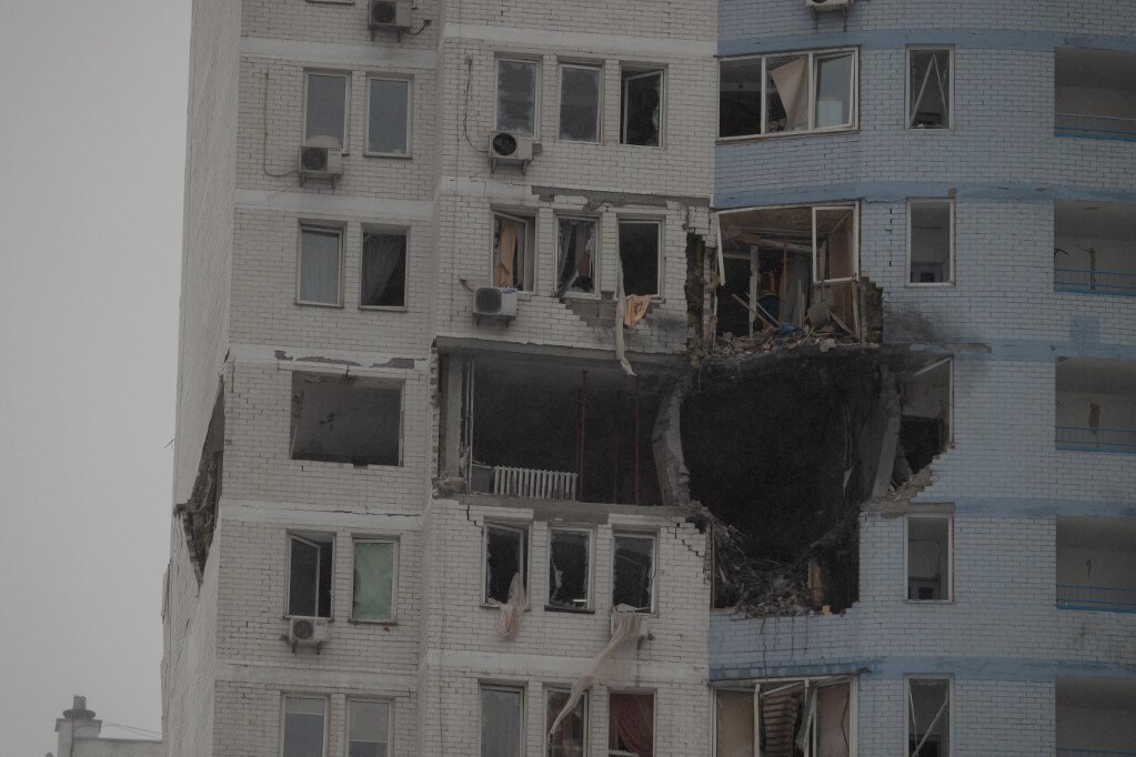 Oroszország hatalmas támadást indított Ukrajna fővárosa ellen, lakóépületeket gyújtott fel és legalább négy embert megölt