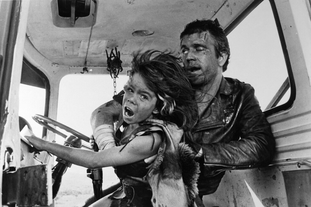 A Mad Max II 1981-ben került a mozikba, hatalmas kasszasikert hozott az alkotóknak és a szereplőknek egyaránt