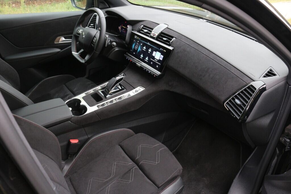 DS 7 BlueHDi Édition France belső