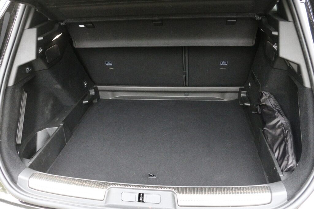 DS 7 BlueHDi Édition France csomagtartó