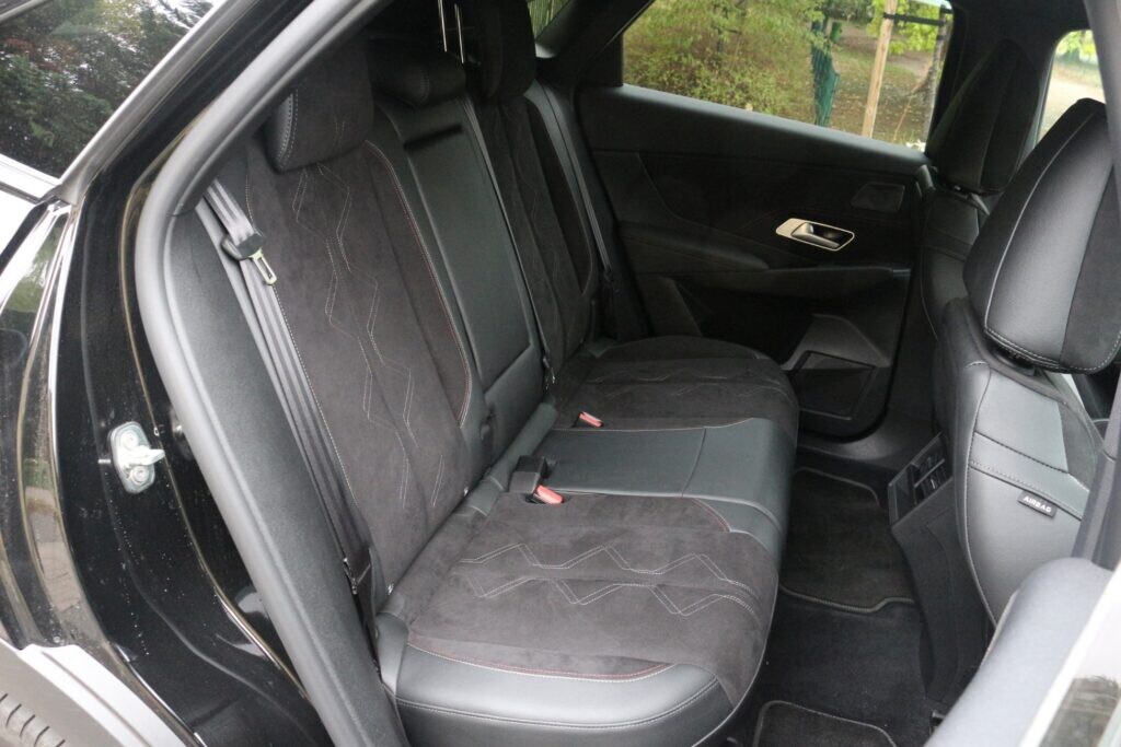 DS 7 BlueHDi Édition France hátsó ülések