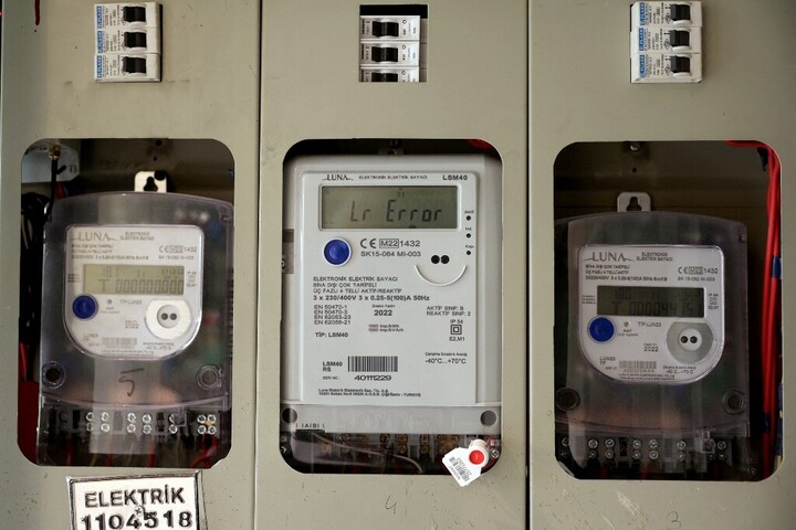 Brutálisan megdrágult a villany ára Romániában