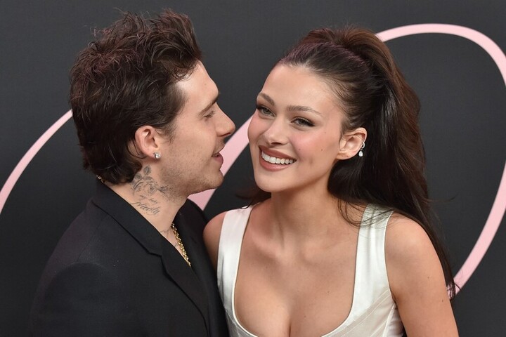 Brooklyn Beckham megmutatja + VIDEÓ