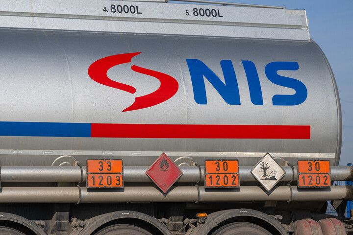 Elkelt a NIS, mert megvette a MOL