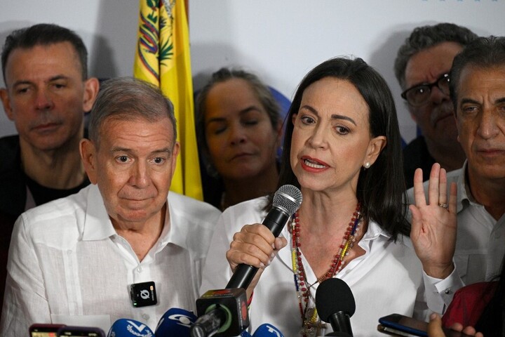 Meloni felhívta Corina Machadót