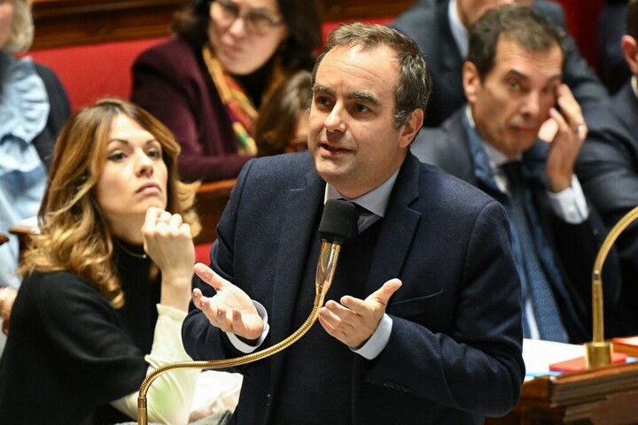 Diplomáciai port kavar Franciaország?