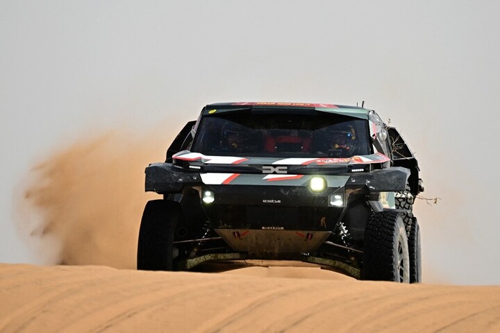 Az ötszörös győztes katari Nasszer al-Attijah vezet a Dakar-ralin